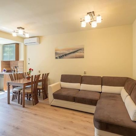 Top Location, Brand New 3 Bdrm Apt & Free Parking Sofia Luaran gambar