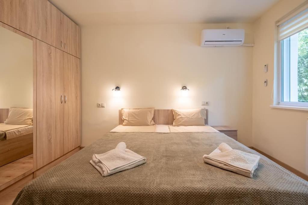 Top Location, Brand New 3 Bdrm Apt & Free Parking Sofia Luaran gambar