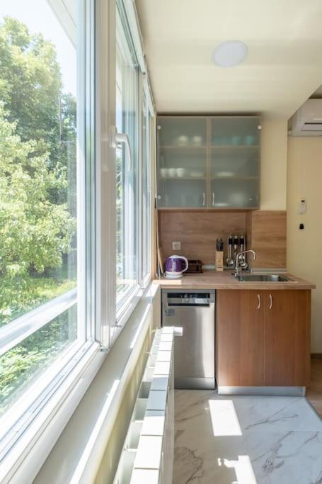 Top Location, Brand New 3 Bdrm Apt & Free Parking Sofia Luaran gambar