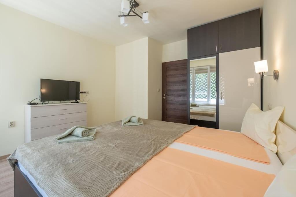 Top Location, Brand New 3 Bdrm Apt & Free Parking Sofia Luaran gambar