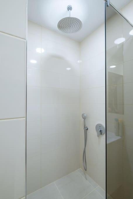 Top Location, Brand New 3 Bdrm Apt & Free Parking Sofia Luaran gambar