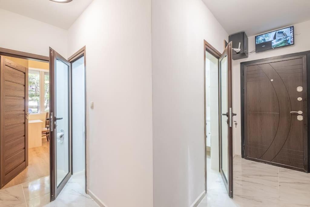 Top Location, Brand New 3 Bdrm Apt & Free Parking Sofia Luaran gambar