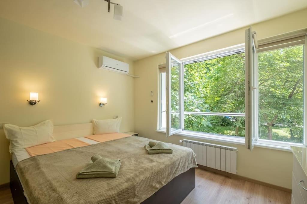 Top Location, Brand New 3 Bdrm Apt & Free Parking Sofia Luaran gambar