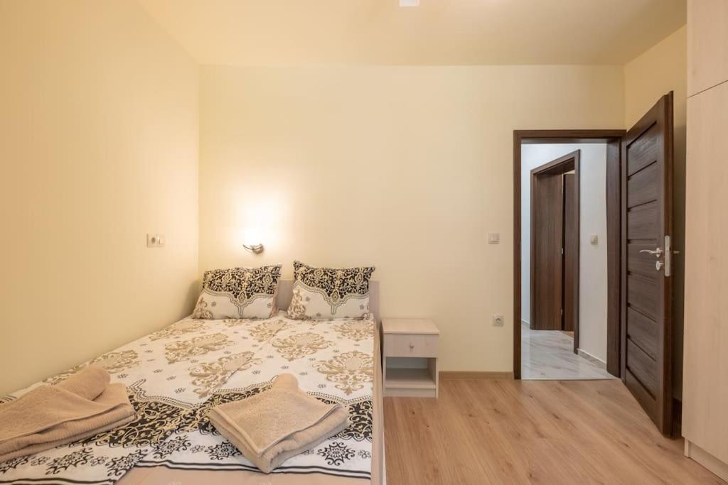 Top Location, Brand New 3 Bdrm Apt & Free Parking Sofia Luaran gambar
