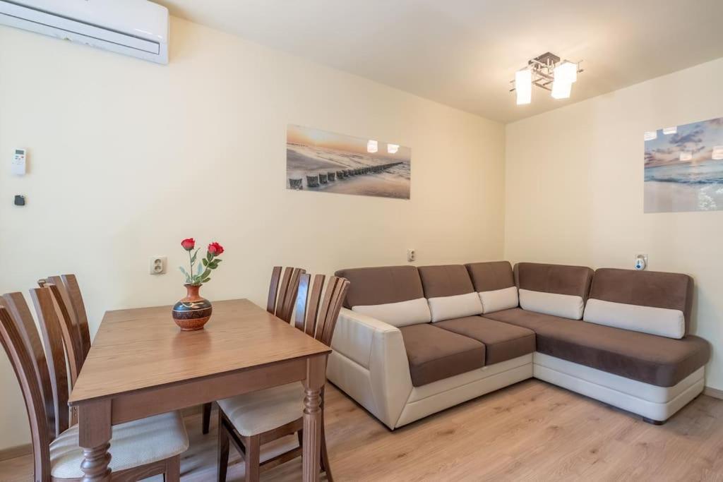 Top Location, Brand New 3 Bdrm Apt & Free Parking Sofia Luaran gambar