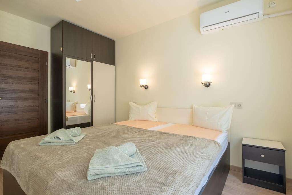 Top Location, Brand New 3 Bdrm Apt & Free Parking Sofia Luaran gambar