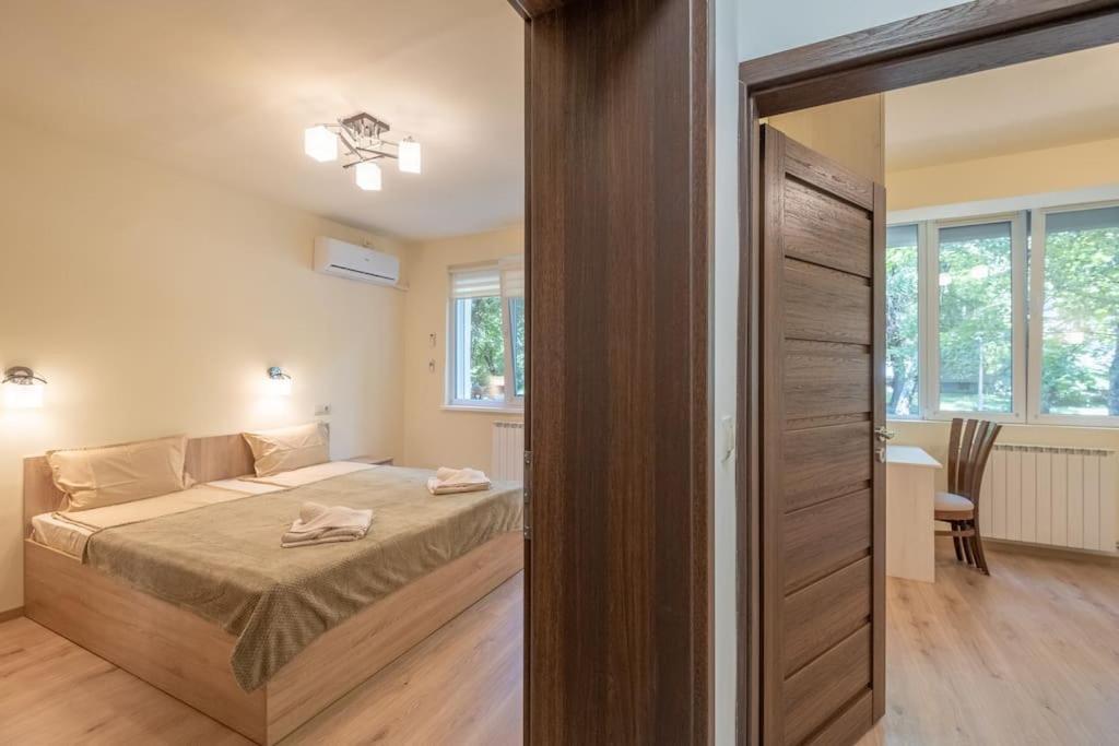 Top Location, Brand New 3 Bdrm Apt & Free Parking Sofia Luaran gambar