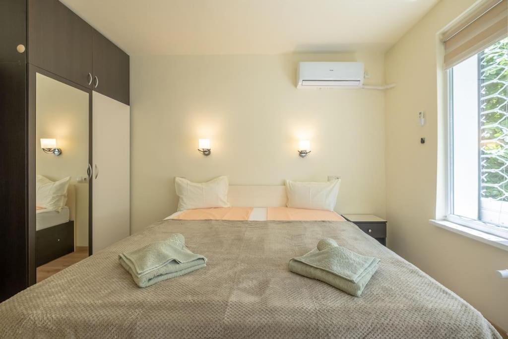 Top Location, Brand New 3 Bdrm Apt & Free Parking Sofia Luaran gambar