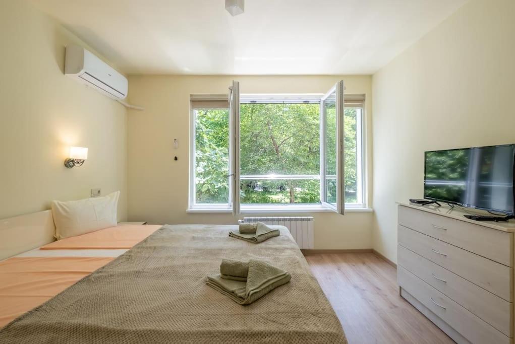 Top Location, Brand New 3 Bdrm Apt & Free Parking Sofia Luaran gambar