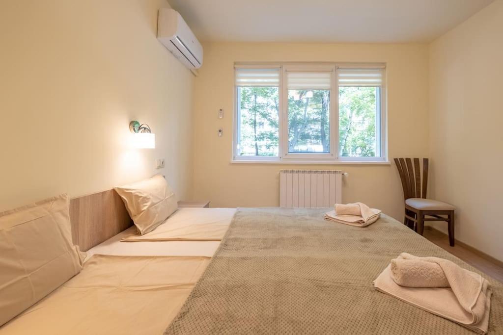 Top Location, Brand New 3 Bdrm Apt & Free Parking Sofia Luaran gambar
